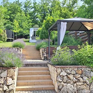 Paradise Apartmanhaz Eger